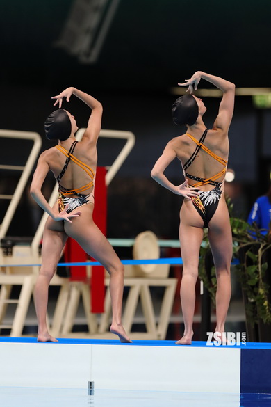 SANTACRUZ ARNAN, TEMESSEK SARAH,